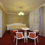 מלון Ostrov 4*