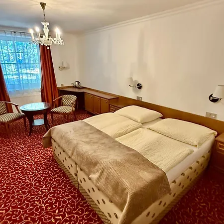 Hotell Ostrov 4*
