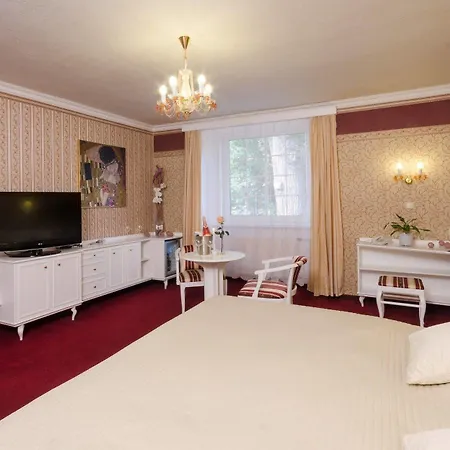 Ostrov Hotel 4*